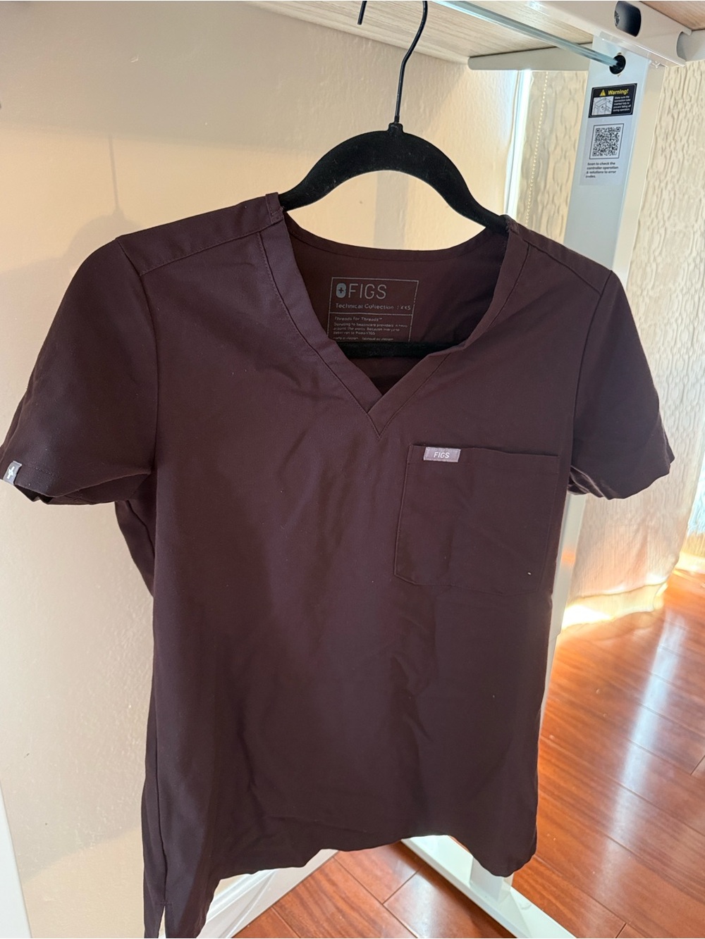 FIGS Women’s Catarina Scrub Top - Espresso